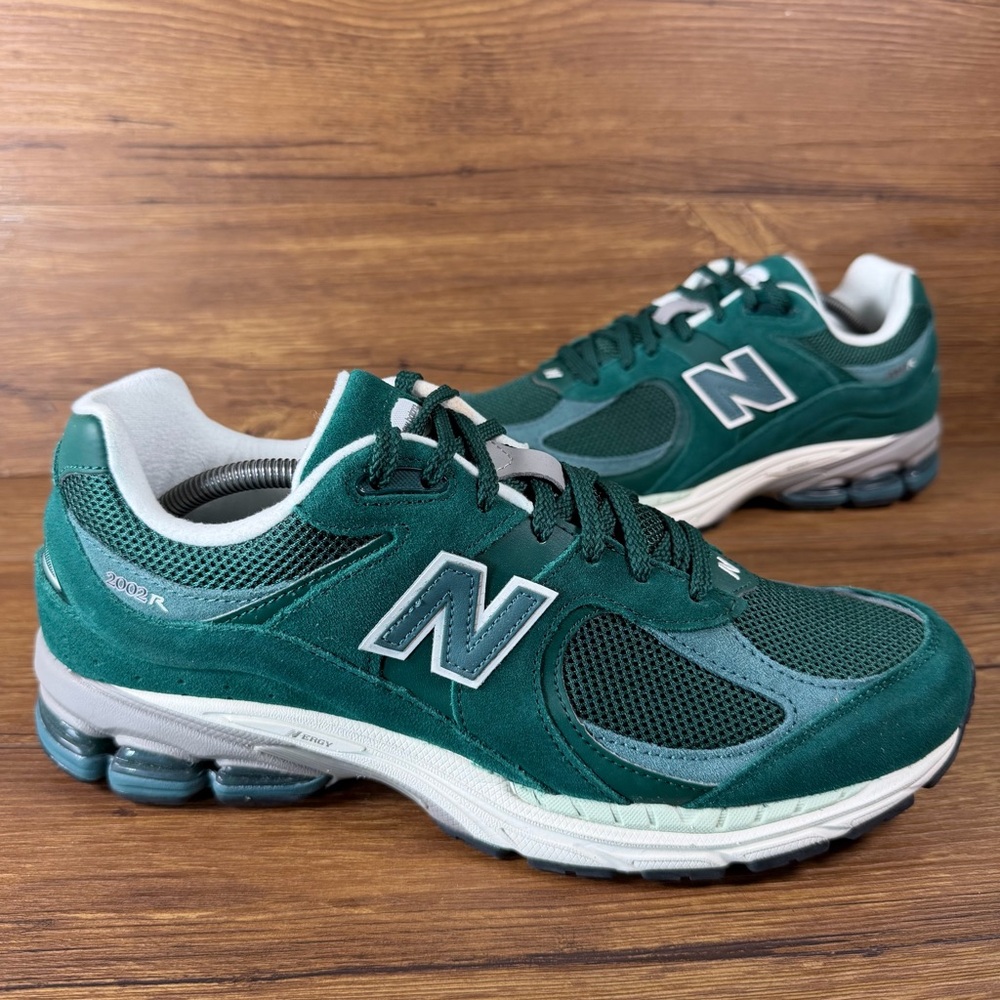 New Balance 2002R Men's Dark Green Sneakers Dad Shoes Suede Men’s Size‎ 11